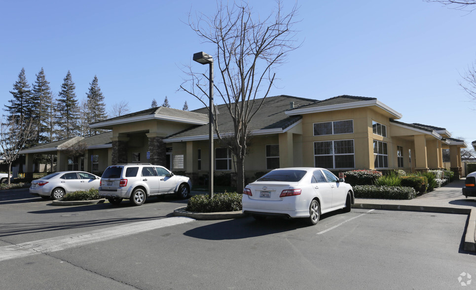 1110 Civic Center Blvd, Yuba City, CA for lease - Building Photo - Image 3 of 6