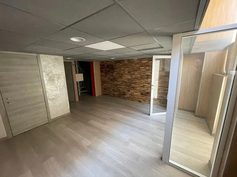 Industrial in Villeurbanne for lease - Interior Photo - Image 2 of 6