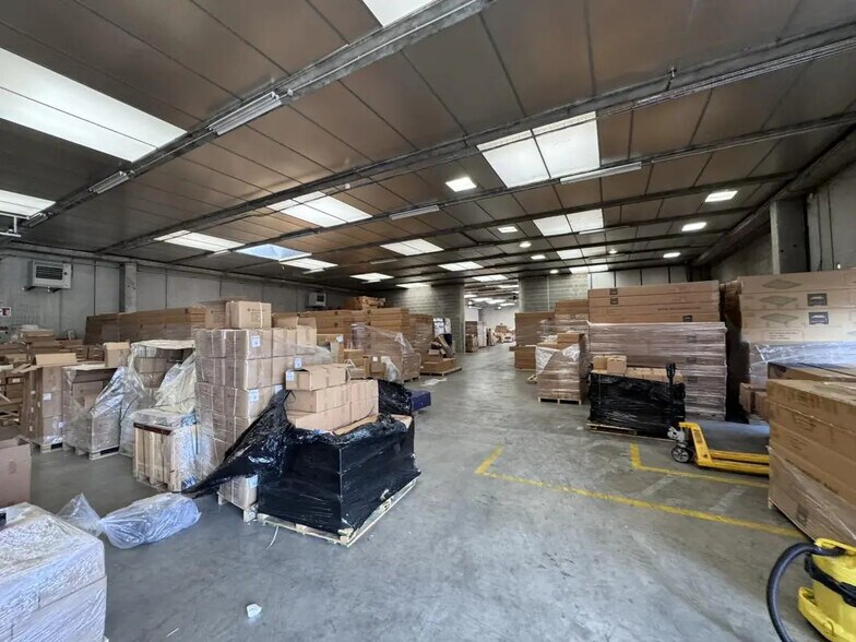 Office in Chaponnay for lease - Building Photo - Image 3 of 11