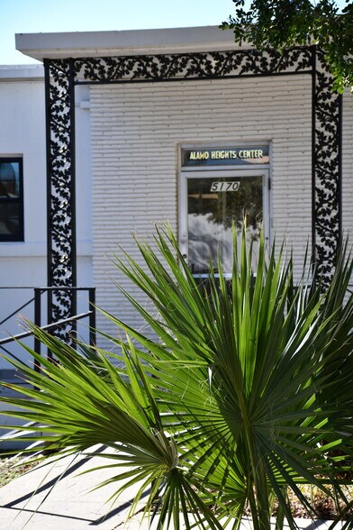 5154-5170 Broadway St, San Antonio, TX à louer - Photo du bâtiment - Image 2 de 21