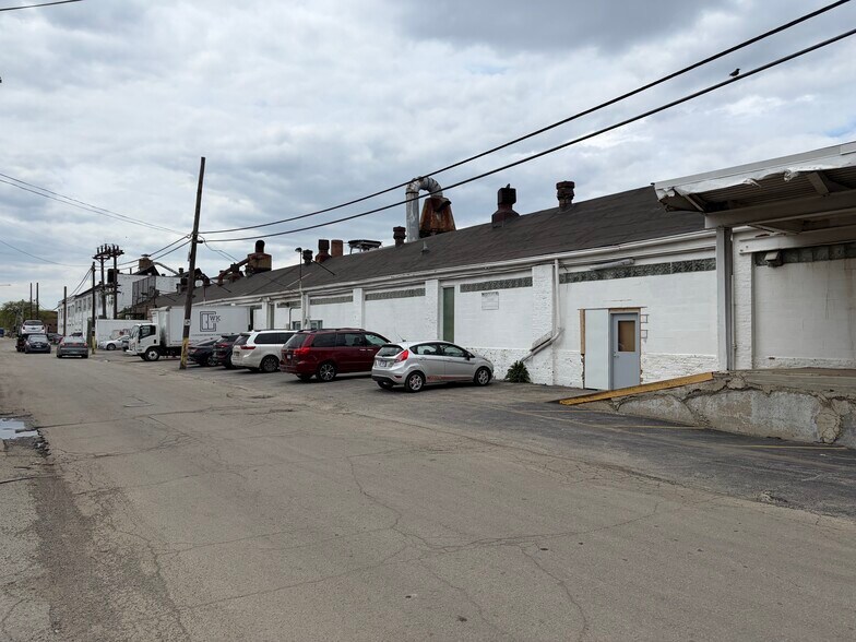 6546-6558 S Menard Ave, Bedford Park, IL à louer - Photo du bâtiment - Image 3 de 5