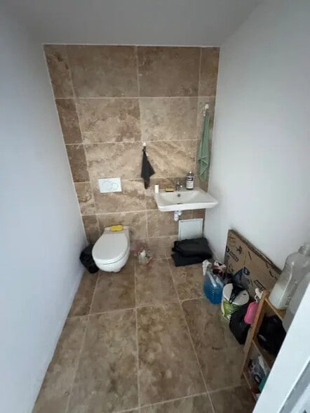 Retail in Sainte-Maxime for lease - Interior Photo - Image 3 of 10