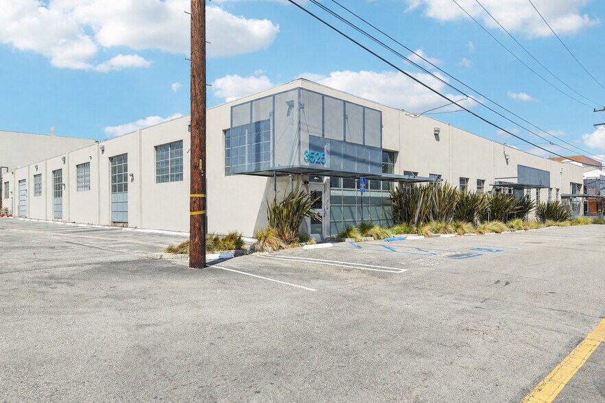 3523-3525 Eastham Dr, Culver City, CA à louer - Photo du bâtiment - Image 2 de 9