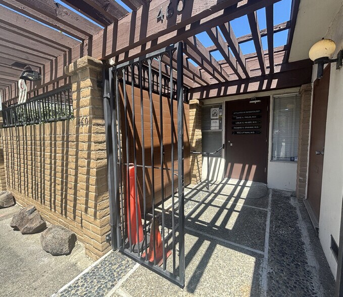 460 34th St, Oakland, CA à vendre - Photo du bâtiment - Image 3 de 9