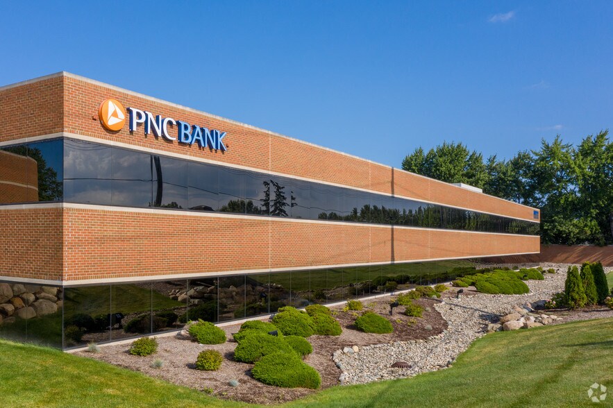 6230 Orchard Lake Rd, West Bloomfield, MI à louer - Photo du bâtiment - Image 3 de 11