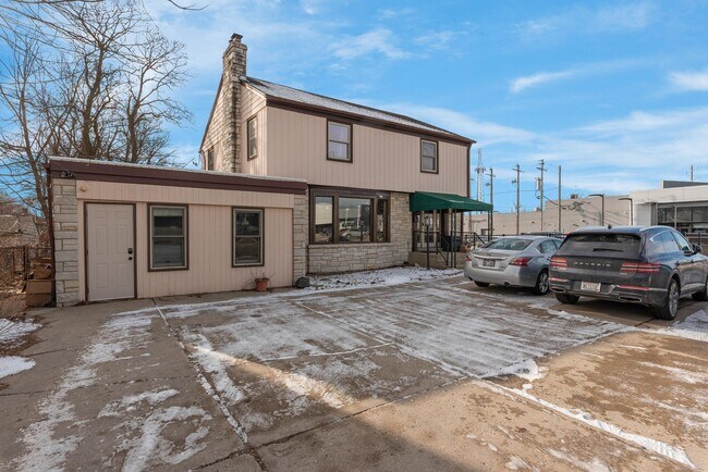 More details for 1405 W Silver Spring Dr, Milwaukee, WI - Retail for Sale