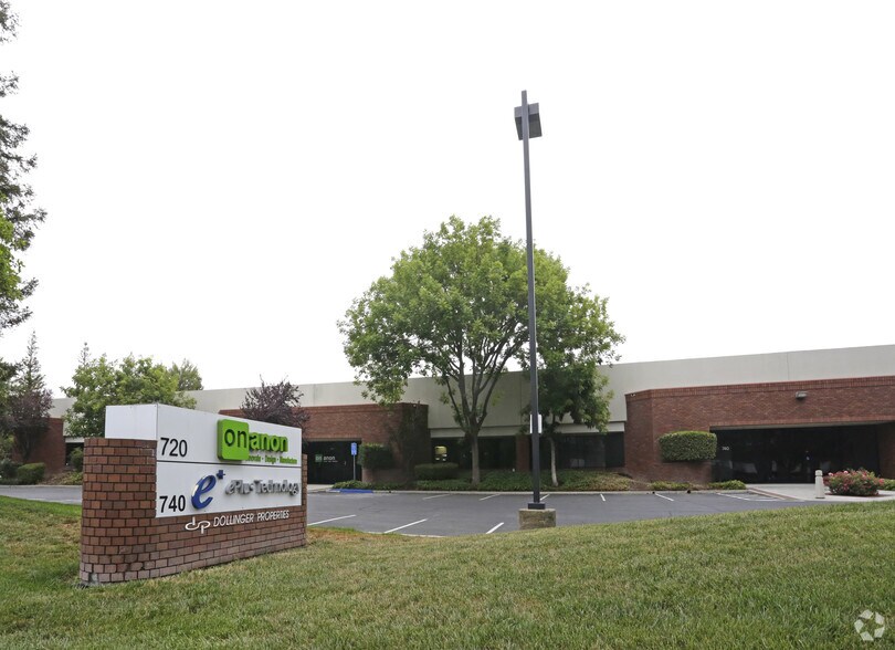 720-740 S Milpitas Blvd, Milpitas, CA à louer - Photo du bâtiment - Image 3 de 7