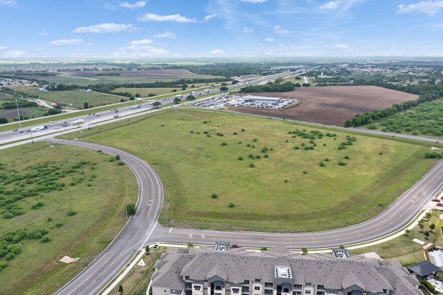 IH-35 And FM 150, Kyle, TX à vendre - Aérien - Image 2 de 4