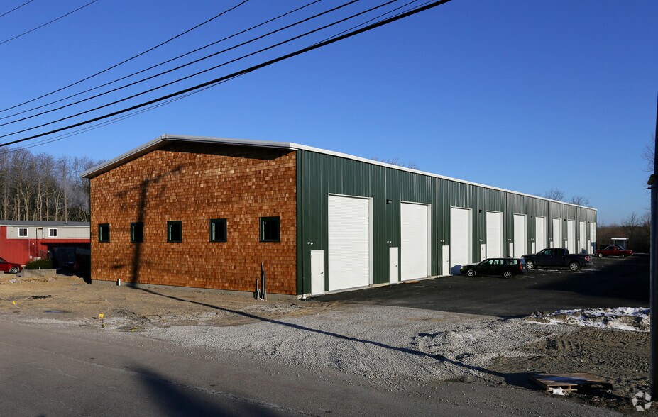 75 Tupelo St, Bristol, RI à vendre - Photo du bâtiment - Image 2 de 17