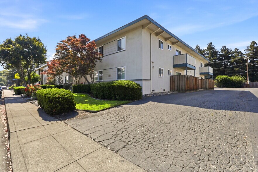 511 Walker Dr, Mountain View, CA à vendre - Photo du bâtiment - Image 3 de 31