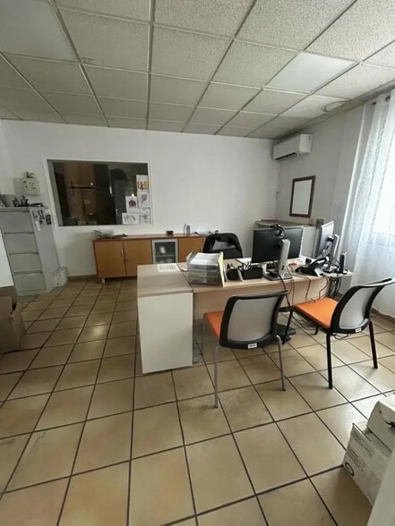 Industrial in Avignon for sale - Interior Photo - Image 3 of 8