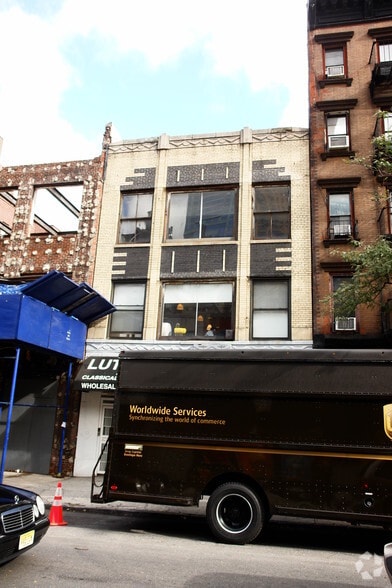 341 W 44th St, New York, NY for sale - Building Photo - Image 2 of 4