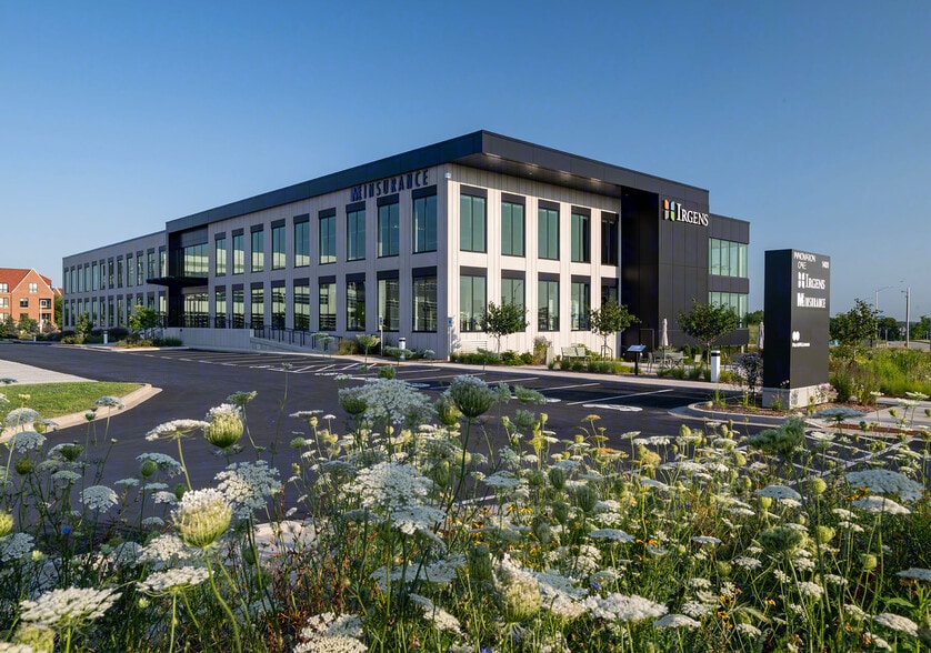 1401 Discovery Pky, Milwaukee, WI for lease - Building Photo - Image 1 of 31