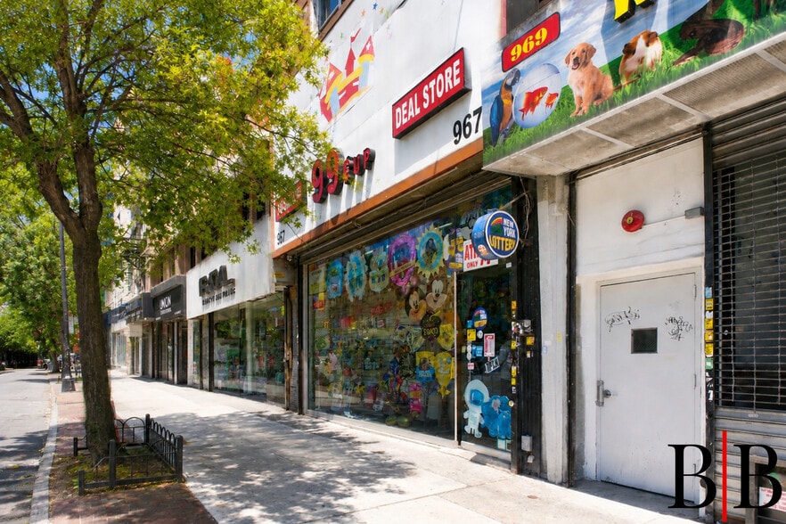 967 Flatbush Ave, Brooklyn, NY à vendre - Photo du bâtiment - Image 2 de 32