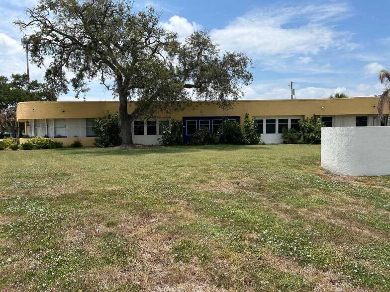 1250 S Harbor City Blvd, Melbourne, FL à louer - Photo du bâtiment - Image 3 de 22