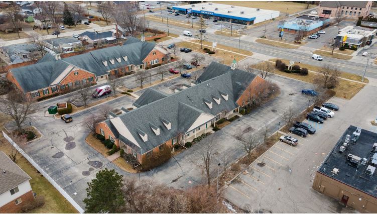 4247 E 14 Mile Rd, Sterling Heights, MI for sale - Building Photo - Image 3 of 10