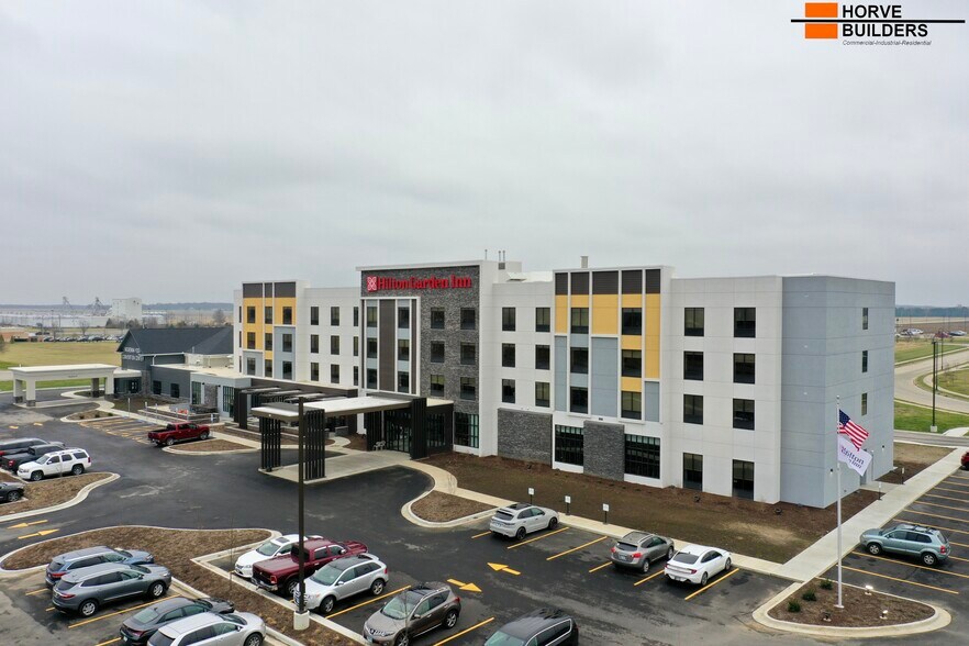 100 Coles Centre Pky, Mattoon, IL à vendre - Photo du bâtiment - Image 2 de 7