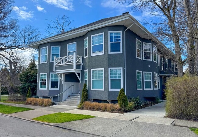 Plus de détails pour 340 Linden Ave, Victoria, BC - Multi-résidentiel à vendre