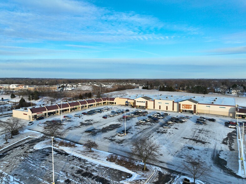 2000-2078 N Richmond Rd, McHenry, IL à louer - Photo principale - Image 1 de 5