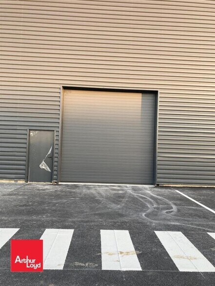 Flex in Mainvilliers for lease - Building Photo - Image 3 of 3