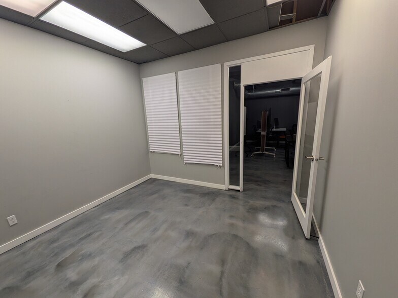 6767 E Washington St, Indianapolis, IN à louer - Photo du bâtiment - Image 3 de 7