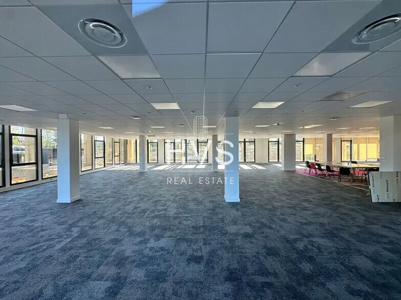 Office in Aix-en-Provence for lease - Building Photo - Image 3 of 13