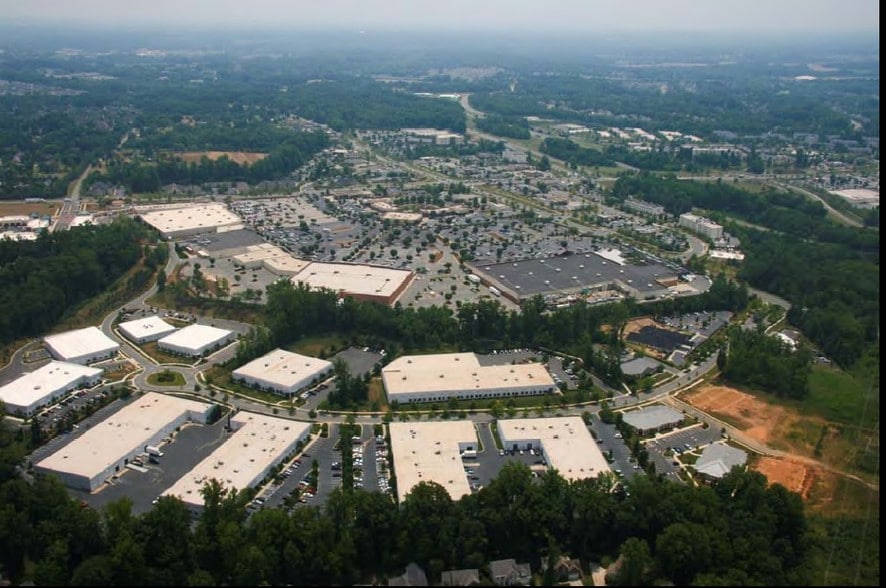 9730 Northcross Center Ct, Huntersville, NC for sale - Building Photo - Image 3 of 11