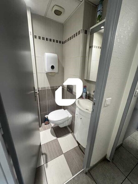Bureau dans Bobigny à louer - Photo du bâtiment - Image 3 de 8