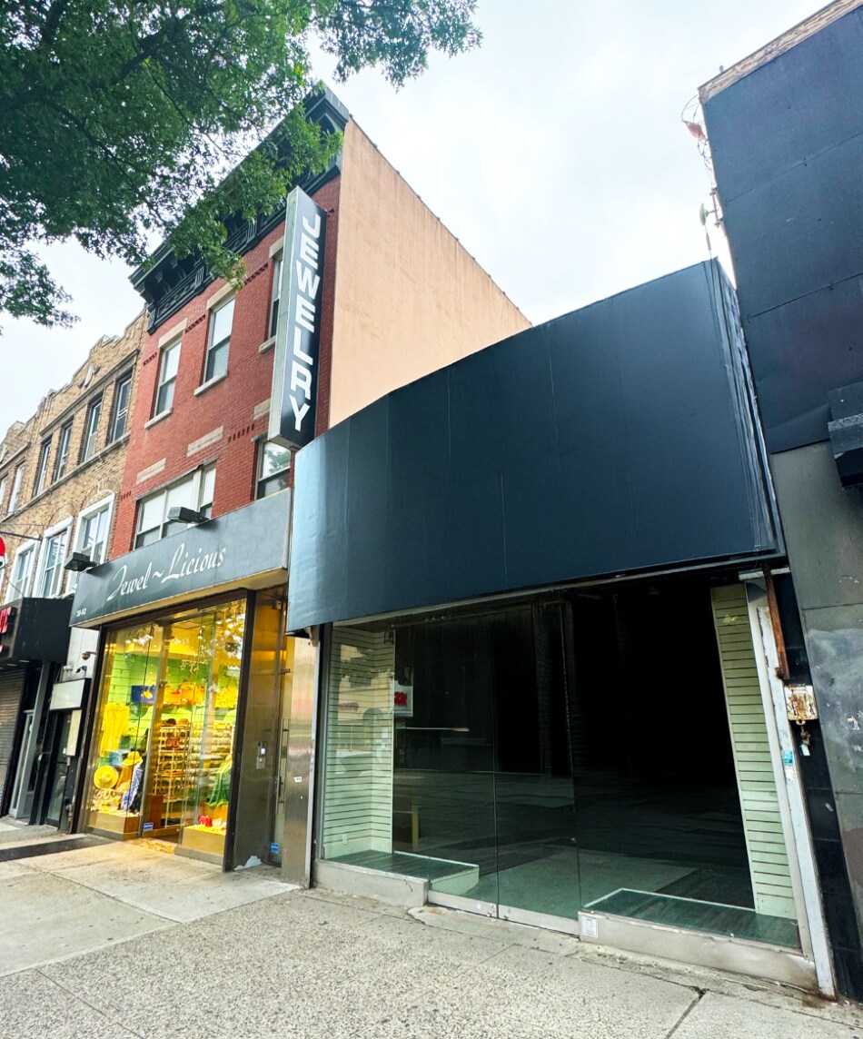 3090 & 3092 Steinway Street, Astoria portfolio of 2 properties for sale on LoopNet.ca Building Photo- Image 1 of 15