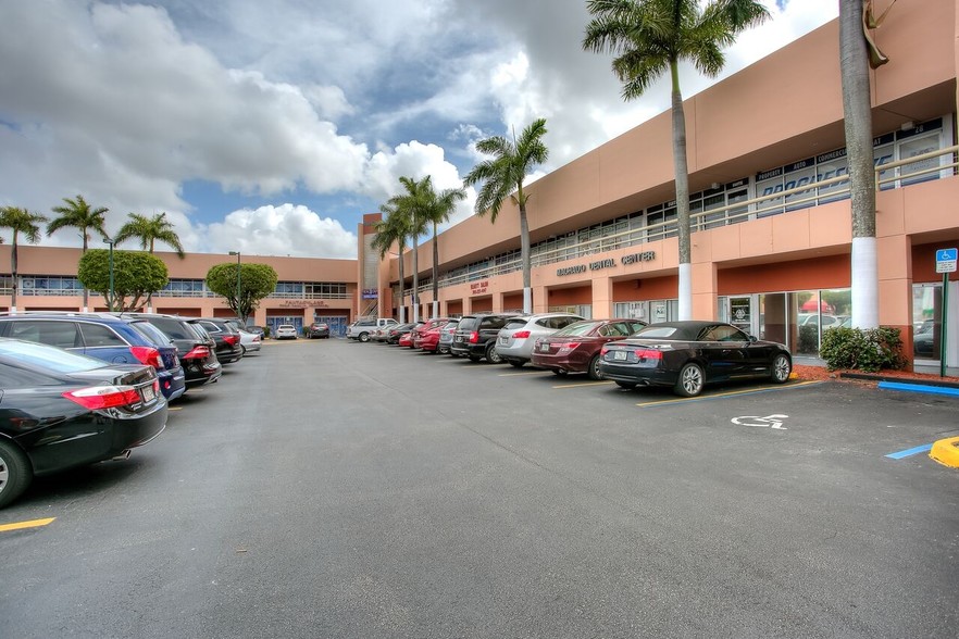 9600 SW 8th St, Miami, FL for lease - Primary Photo - Image 2 of 8