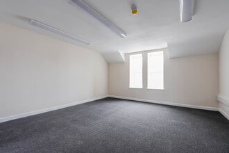 142-144 Holton Rd, Barry for lease Interior Photo- Image 2 of 4