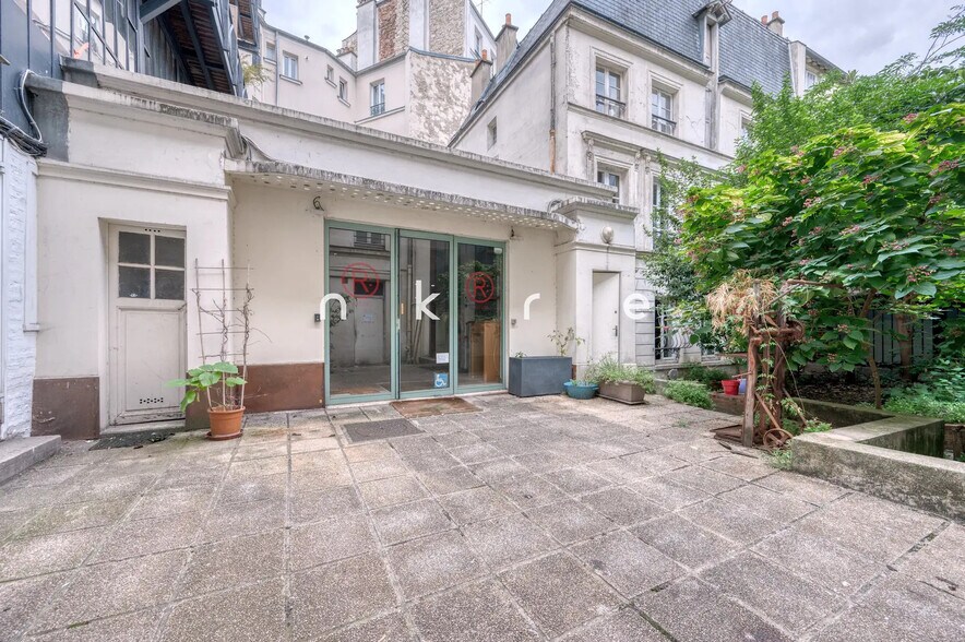 Immeuble residentiel dans Paris à vendre - Photo du bâtiment - Image 1 de 7