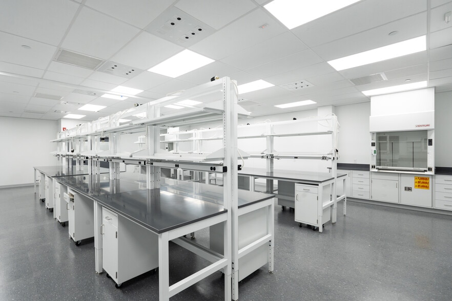 200-206 Welsh Rd, Horsham Township, PA for lease - Interior Photo - Image 2 of 11