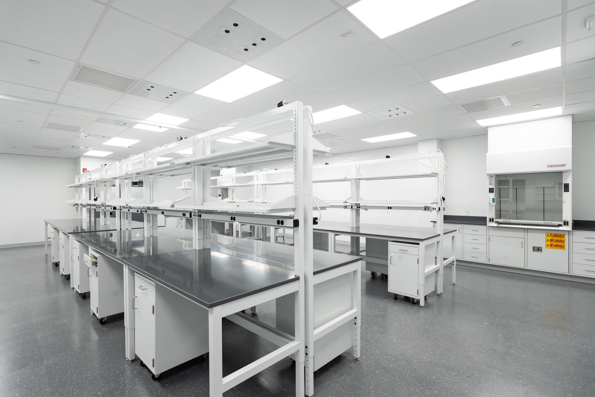 200-206 Welsh Rd, Horsham Township, PA for lease Interior Photo- Image 1 of 12