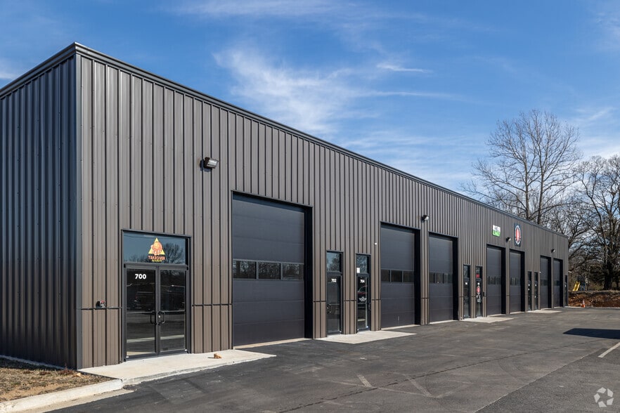 700 E Third St, Gentry, AR à louer - Photo du bâtiment - Image 2 de 6