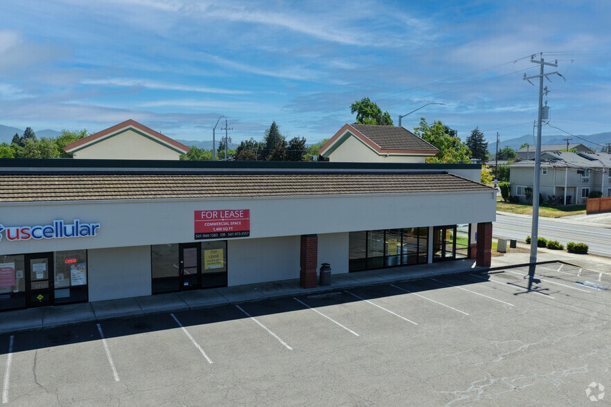 1205-1350 Plaza Blvd, Central Point, OR for lease - Building Photo - Image 2 of 50