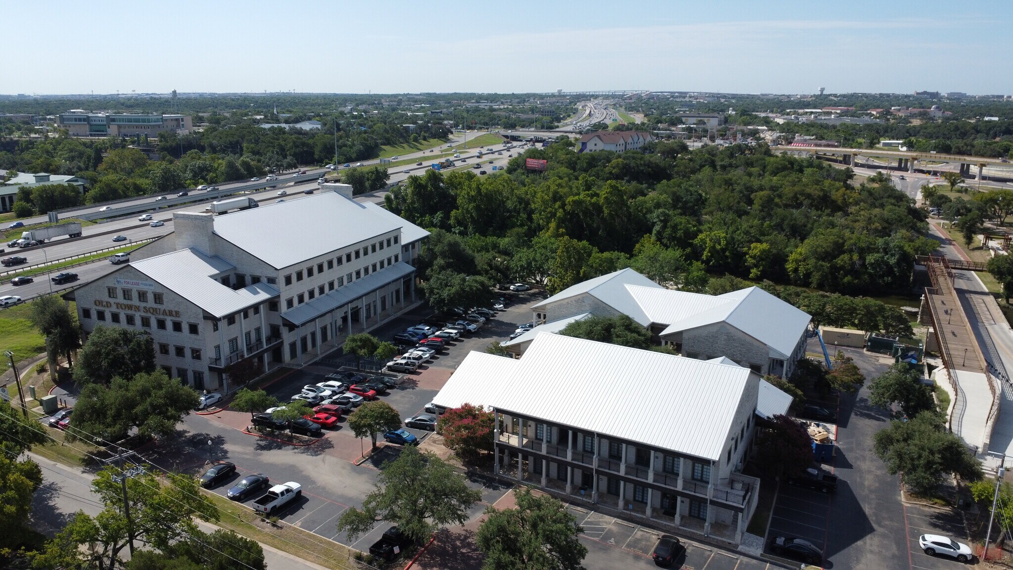 1 Chisholm Trail Rd, Round Rock, TX à louer Photo principale- Image 1 de 19