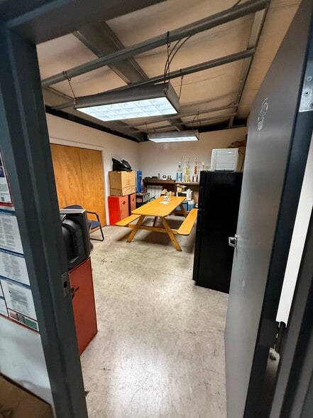 1460 Pleasant St, Bridgewater, MA for sale - Building Photo - Image 2 of 17