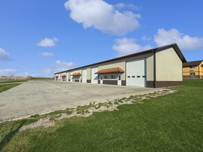 606 Stagecoach Rd, Grinnell, IA for lease Interior Photo- Image 2 of 10