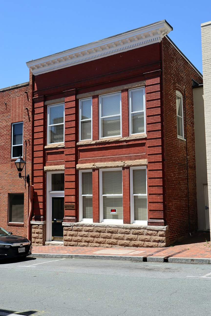211 5th St NE, Charlottesville, VA à louer Photo principale- Image 1 de 21