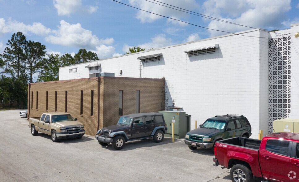 11436 11438 Phillips Highway portefeuille de 2 propriétés à vendre sur LoopNet.ca - Photo du bâtiment - Image 3 de 10