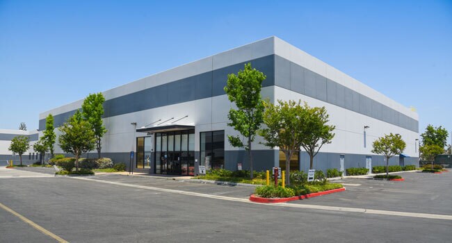 1340-1400 S State College Blvd, Anaheim, CA à louer Photo du bâtiment- Image 1 de 3