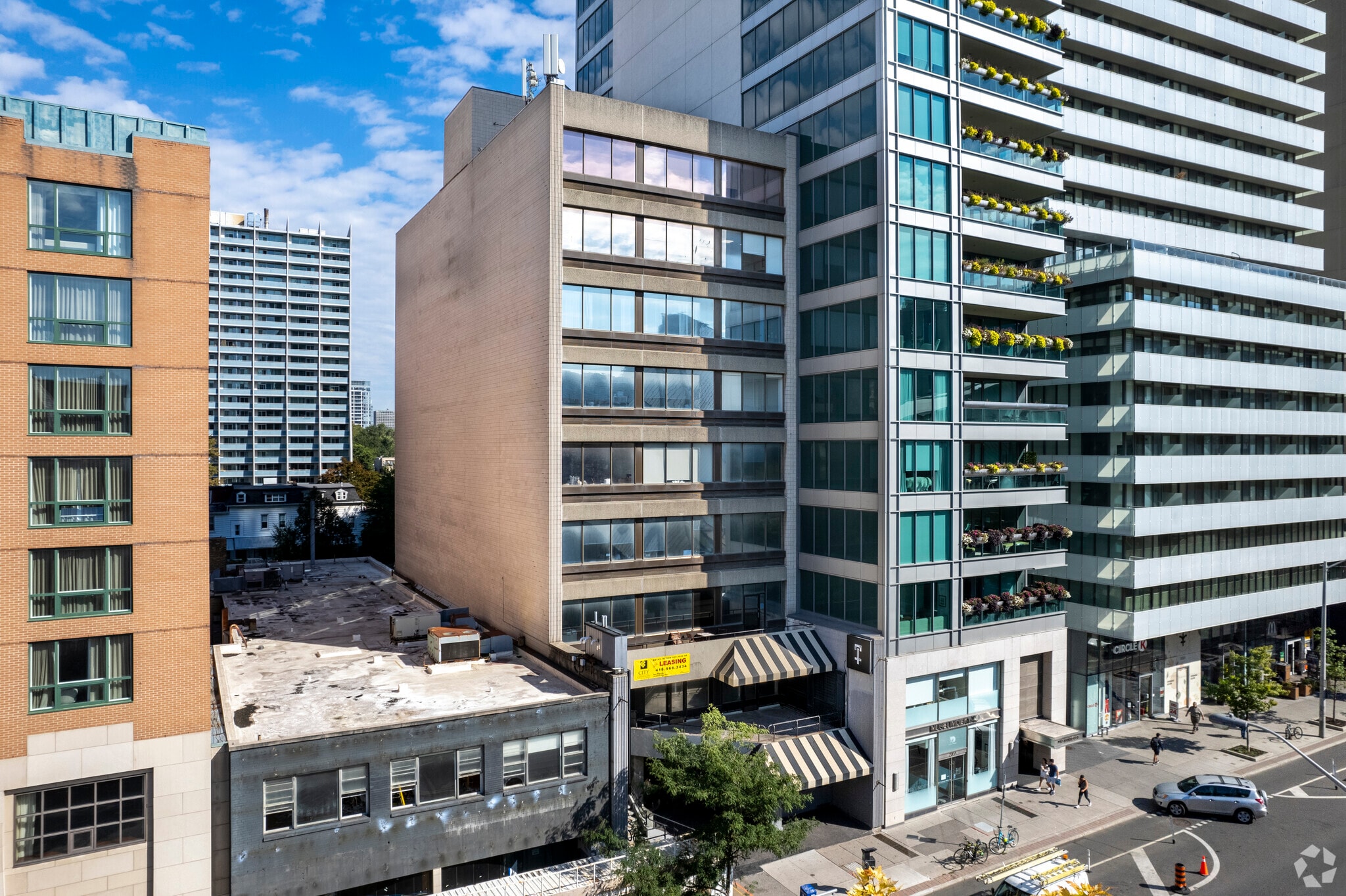 208 Bloor St W, Toronto, ON for sale Primary Photo- Image 1 of 1