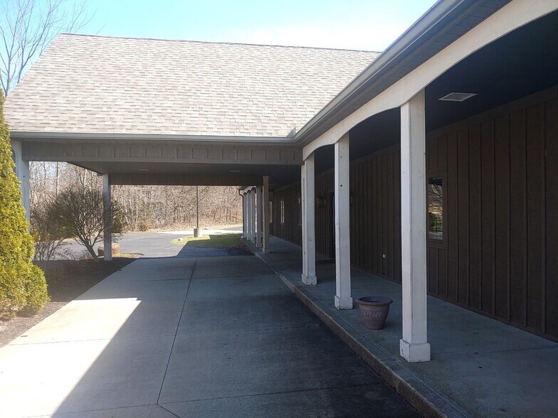 4493 Oberlin Ave, Lorain, OH à vendre - Photo du bâtiment - Image 2 de 6