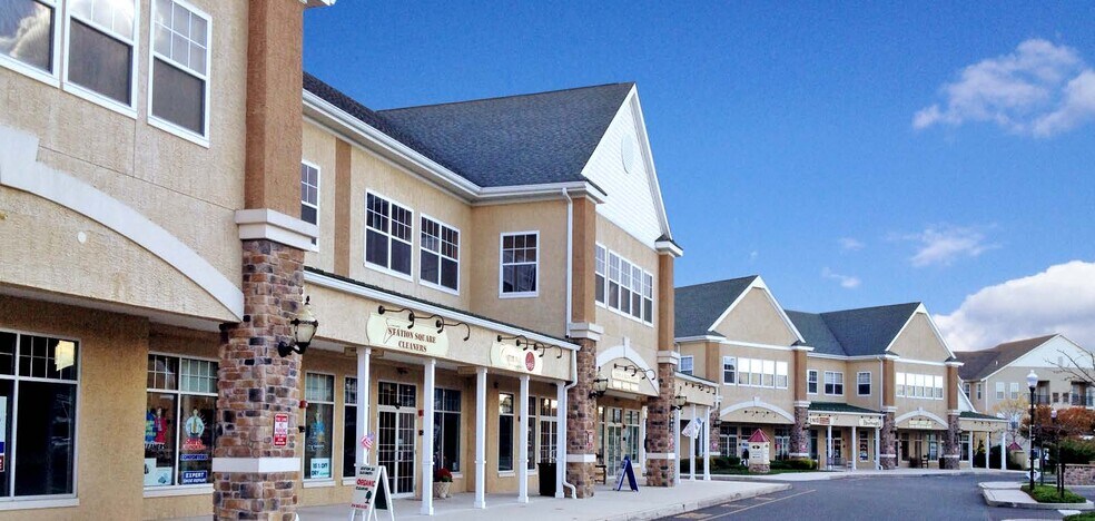 400-450 Pennbrook Pky, Lansdale, PA à louer - Photo du bâtiment - Image 1 de 3