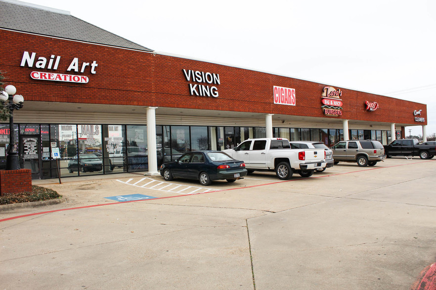 211-215 W Camp Wisdom Rd, Duncanville, TX for lease - Building Photo - Image 2 of 10