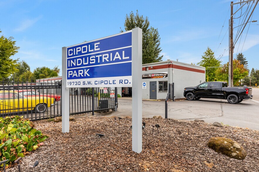 19730 SW Cipole Rd, Tualatin, OR à louer - Photo du bâtiment - Image 3 de 8