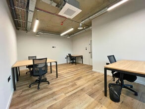 2 Theobald St, Borehamwood à louer Photo intérieure- Image 2 de 3