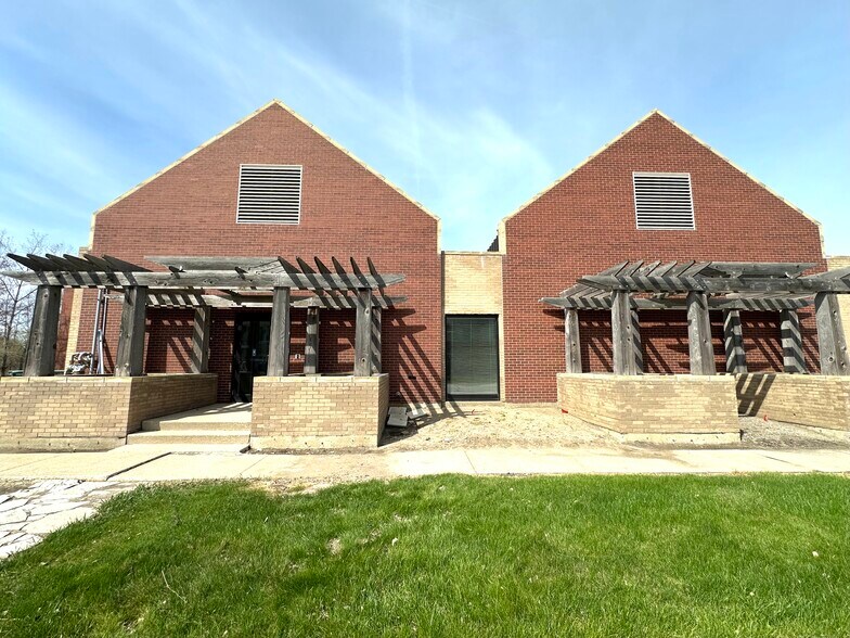 2022 Kelle Dr, Chesterton, IN à vendre - Photo principale - Image 1 de 25