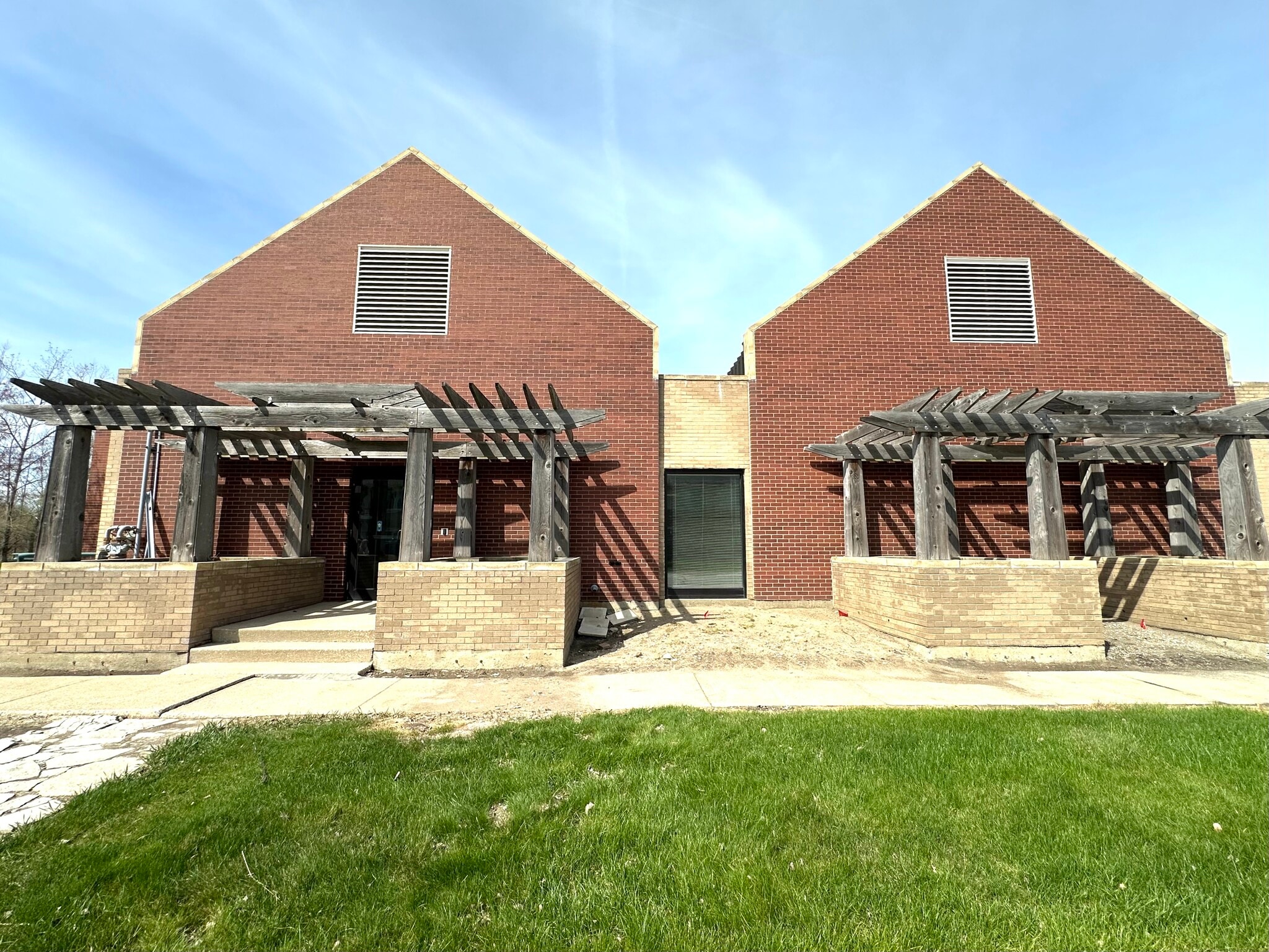 2022 Kelle Dr, Chesterton, IN for sale Primary Photo- Image 1 of 26